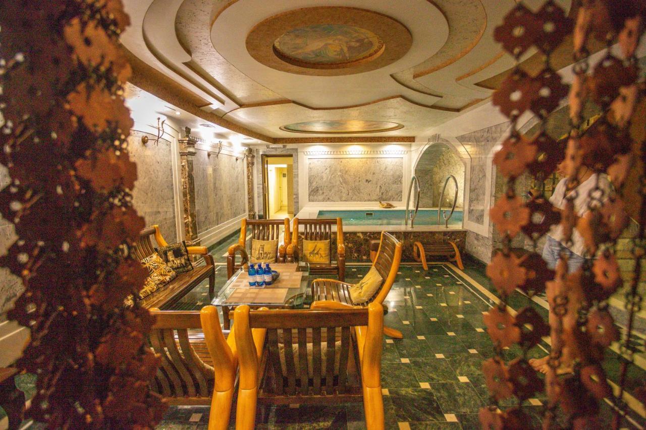 Hotel "Mandarin Clubhouse" Харьков Экстерьер фото